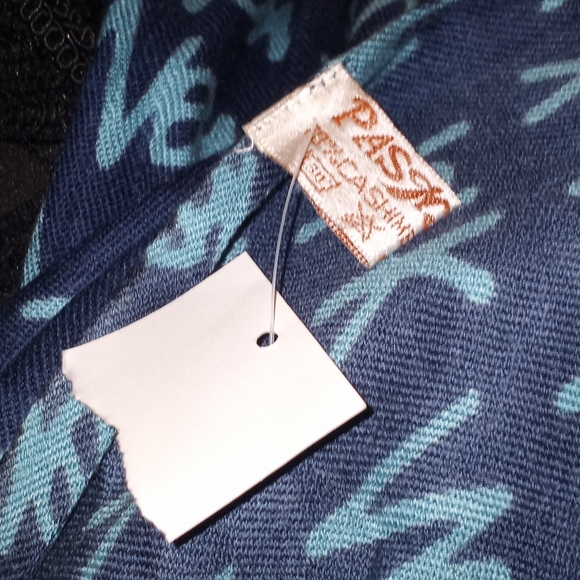 CASHMERE BLEND NEW YORK PRINT SCARF - Picture 4 of 5